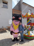 Twinpigs 5.jpg